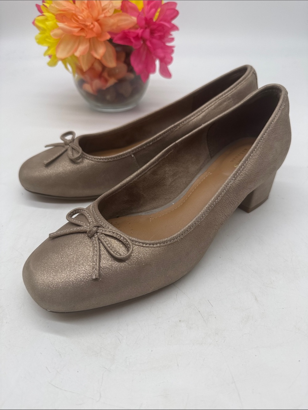 Clarks Artisan Metallic Taupe Bow Block Heel Pumps Size 7.5